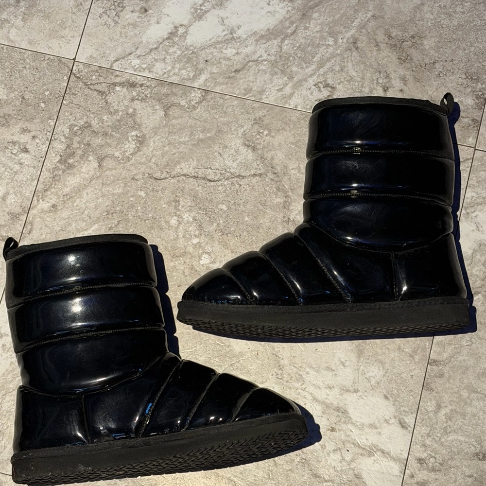 Shiny Black Quilted Boots - Picture 2 of 2